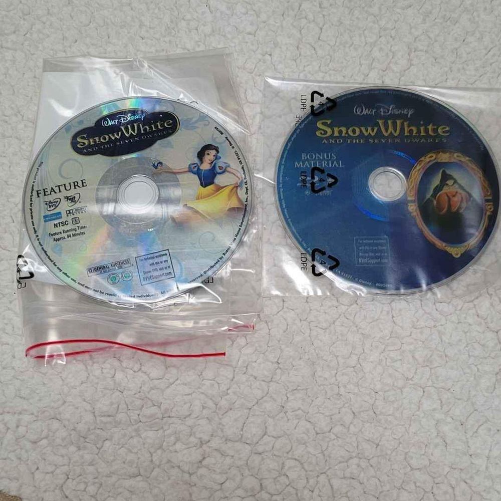 Snow white DVD AND Bonus Material Dvd Used